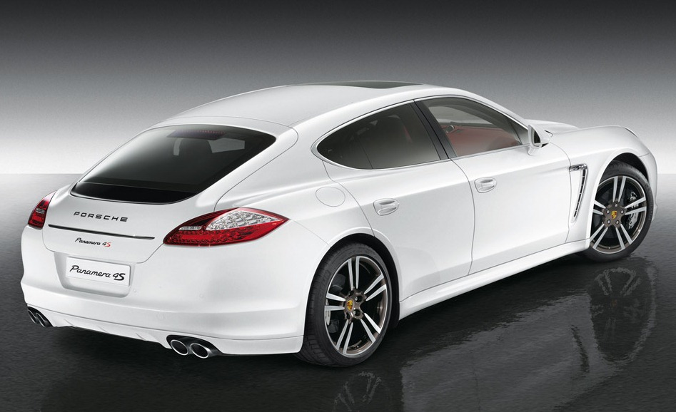 Белый Porsche Panamera