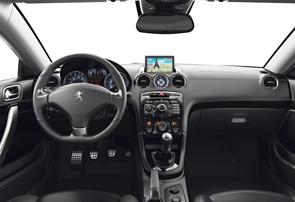 Фото автомобиля Peugeot RCZ (интерьер салона)