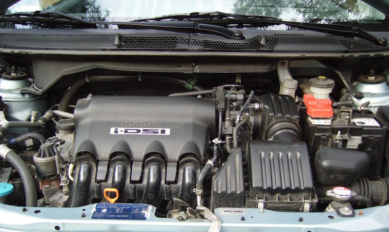 Фото автомобиля Honda Jazz 1.4 LS (двигатель)