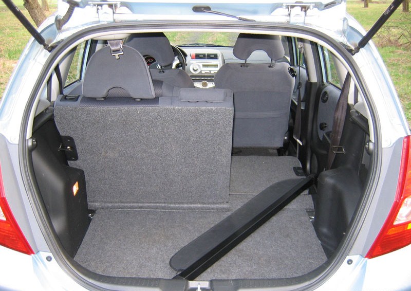 Фото автомобиля Honda Jazz 1.4 LS (багажник)