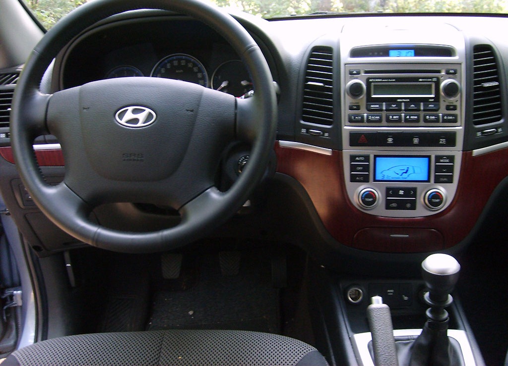 Фото автомобиля Hyundai Santa Fe. Интерьер салона