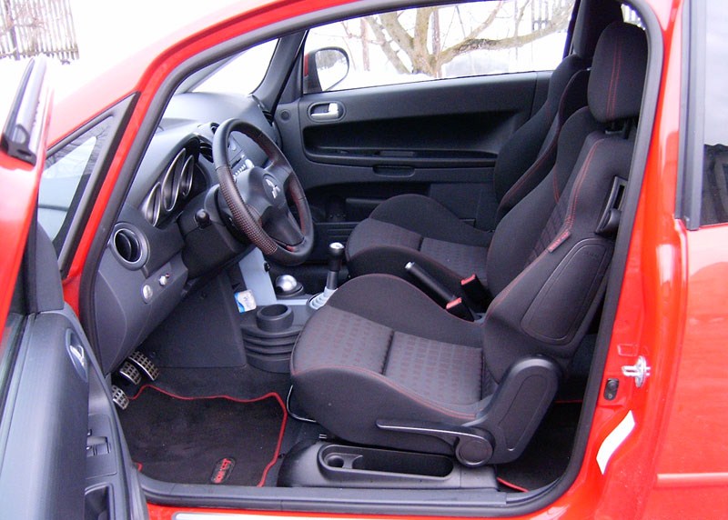 Фото автомобиля Mitsubishi Colt CZT 1.5 Turbo (интерьер салона)