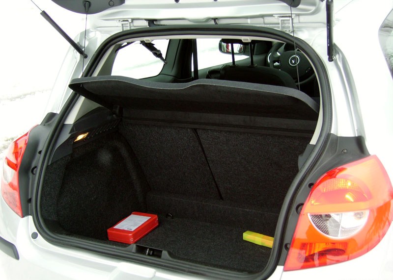 Фото багажника автомобиля Renault Clio