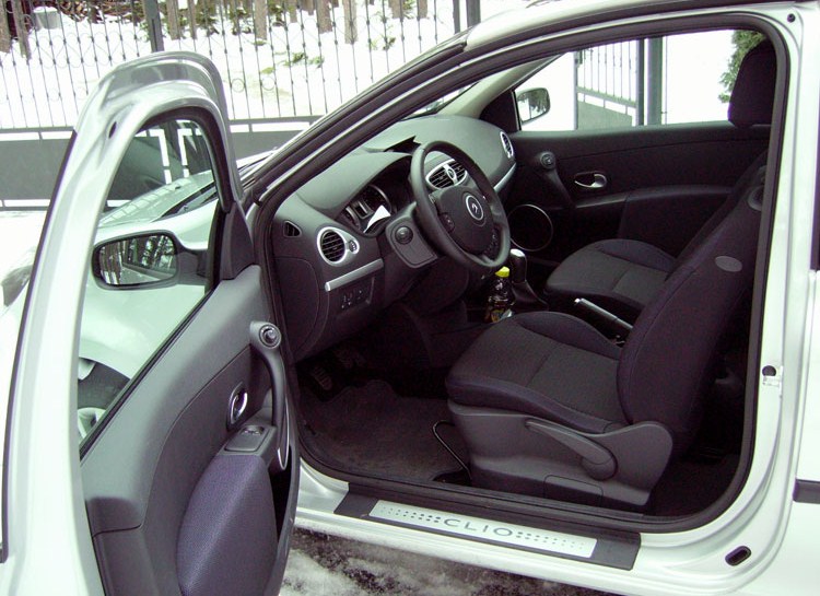 Фото салона автомобиля Renault Clio