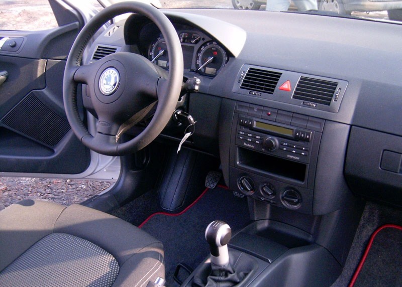 Фото автомобиля Skoda Fabia 2006 (интерьер салона)