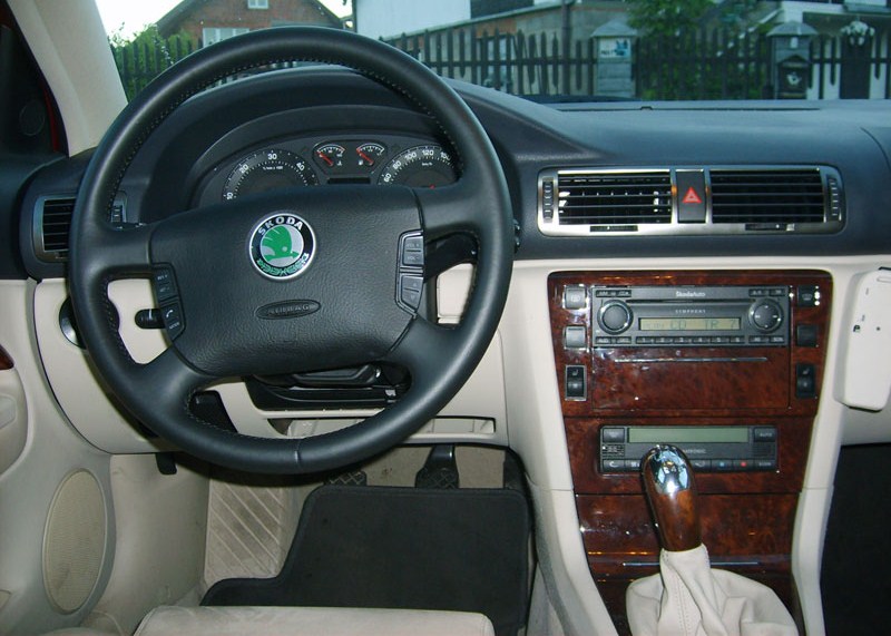 Фото автомобиля Skoda Superb (интерьер салона)