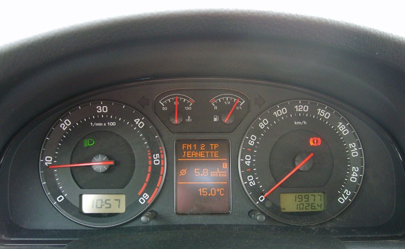Фото автомобиля Skoda Superb (панель приборов)