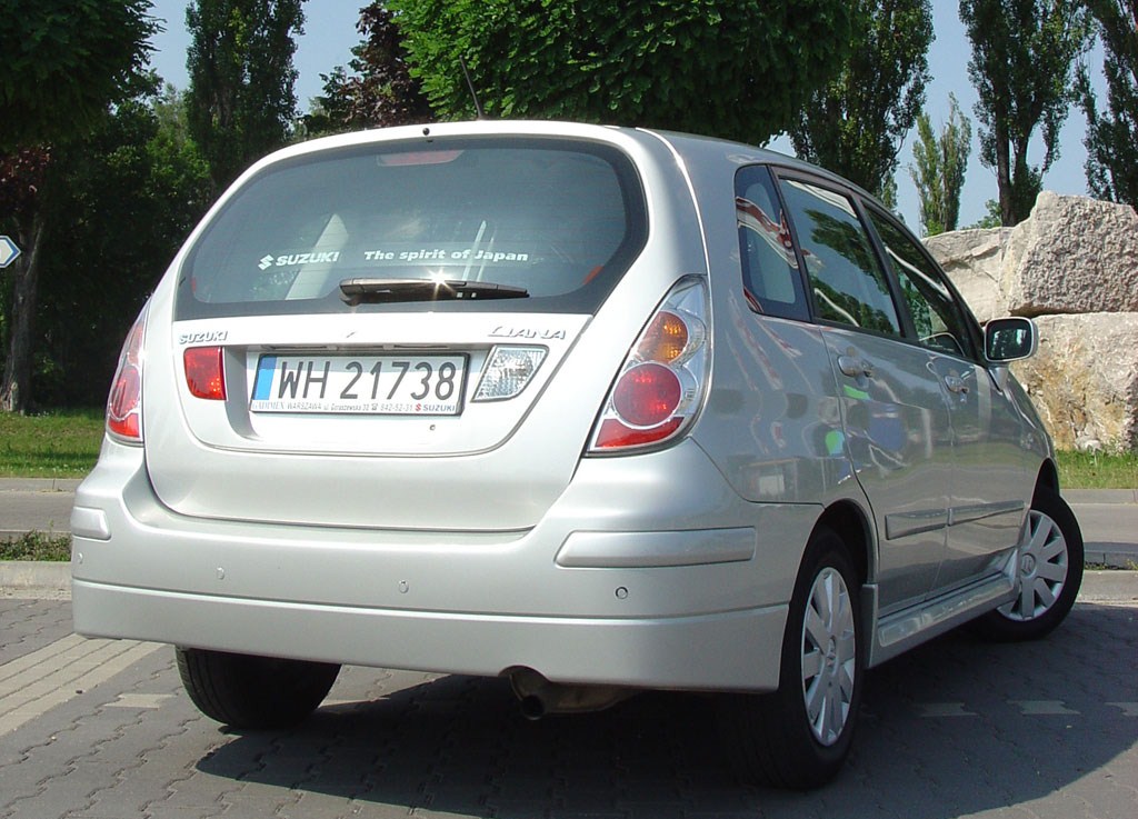  Фото автомобиля Suzuki Liana 1.6