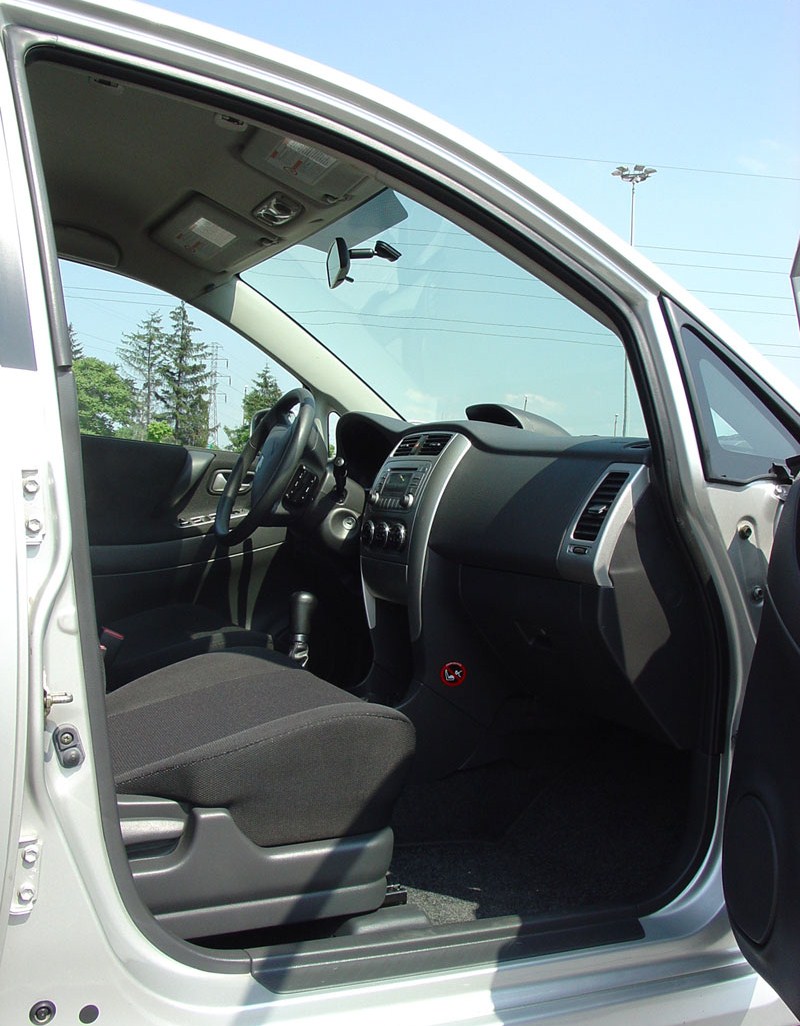 Фото автомобиля Suzuki Liana (интерьер салона)