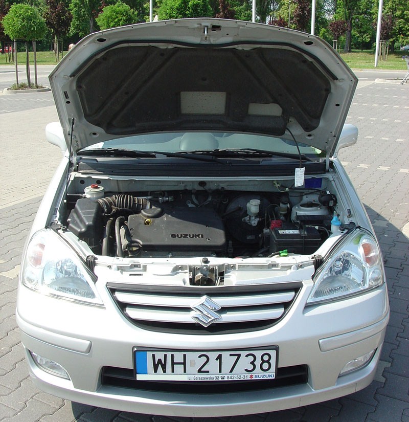 Фото автомобиля Suzuki Liana (двигатель)